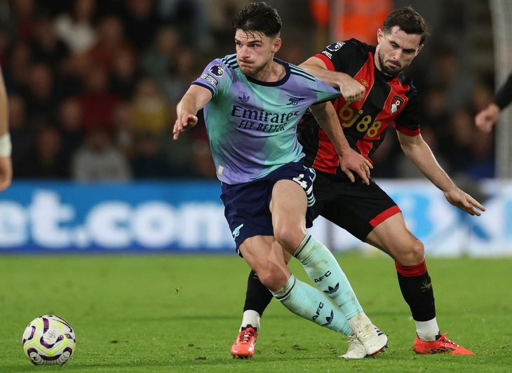 2024-10-19t180441z1684234533up1ekaj1e7sq1rtrmadp3soccer-england-bou-ars-report-172939269718211728303 Declan Rice chê Arsenal ‘ngây thơ’ sau thẻ đỏ gây tranh cãi - Ảnh 1.