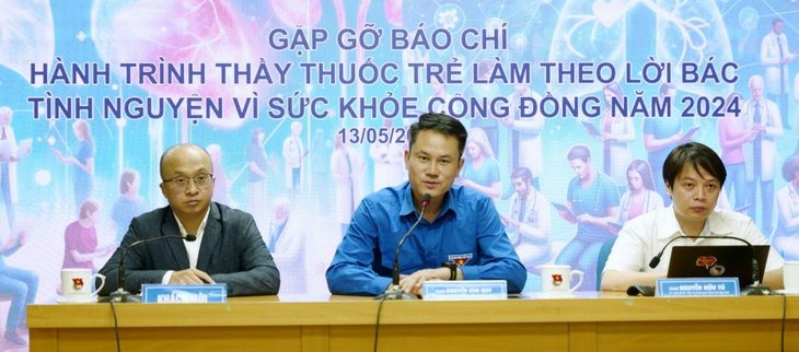 20.000 thầy thuốc trẻ tình nguyện vì sức khỏe cộng đồng- Ảnh 1. Gặp gỡ báo chí thông tin về Hành trình Thầy thuốc trẻ làm theo lời Bác, tình nguyện vì sức khỏe cộng đồng năm 2024 - Ảnh: Đ.Hiệp