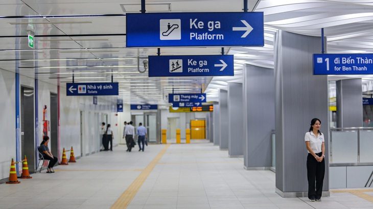 base64-1732117924528495051313 1.001 câu hỏi khi đi metro: Lịch tàu chạy, người khuyết tật được hỗ trợ ra sao? - Ảnh 1.