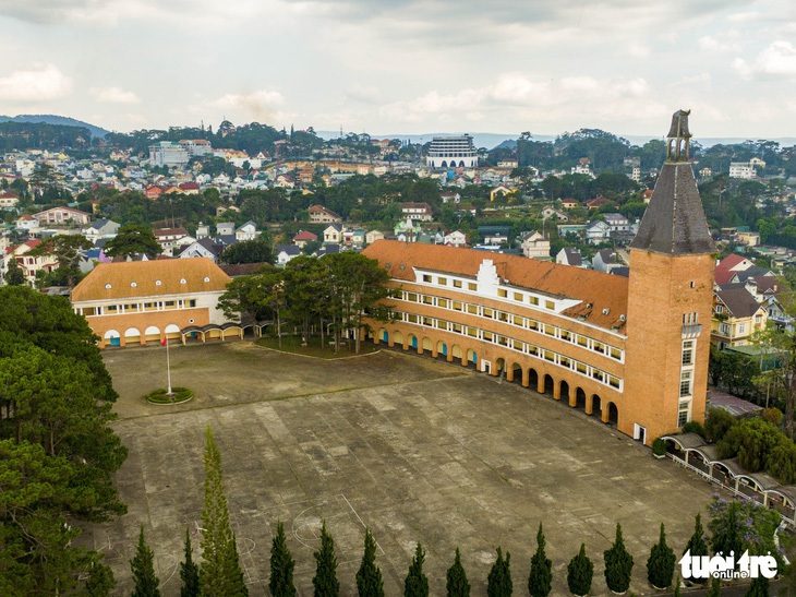 16 trường không được giao chỉ tiêu tuyển sinh ngành sư phạm năm 2023 - Ảnh 1. 16 trường không được giao chỉ tiêu tuyển sinh ngành sư phạm năm 2023 - Ảnh 1.